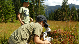 Mit Unterstützung von ADLER kann das umwelt- und klimapädagogische Angebot weiter ausgebaut werden. | © Naturpark Karwendel / Anton Heufelder